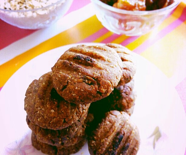 Sugarless Dates And Oats Cookies
