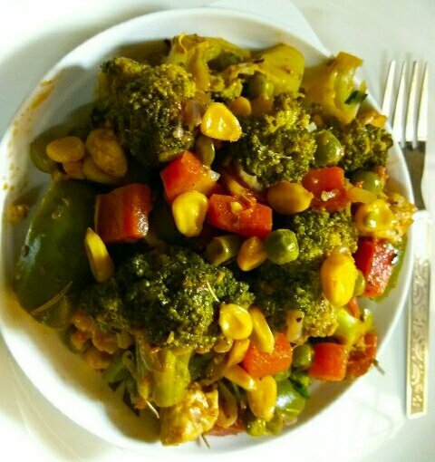 Broccoli With Cottage Cheese And Mixed Vegetables