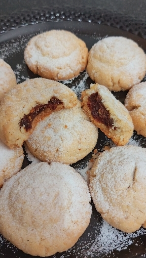 Maamoul Cookies / Date Filled Semolina cookies